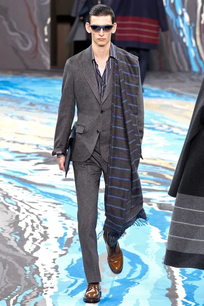 Look 3